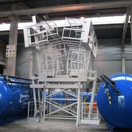 Pivoting industrial platform with counterbalance weights for tank access.